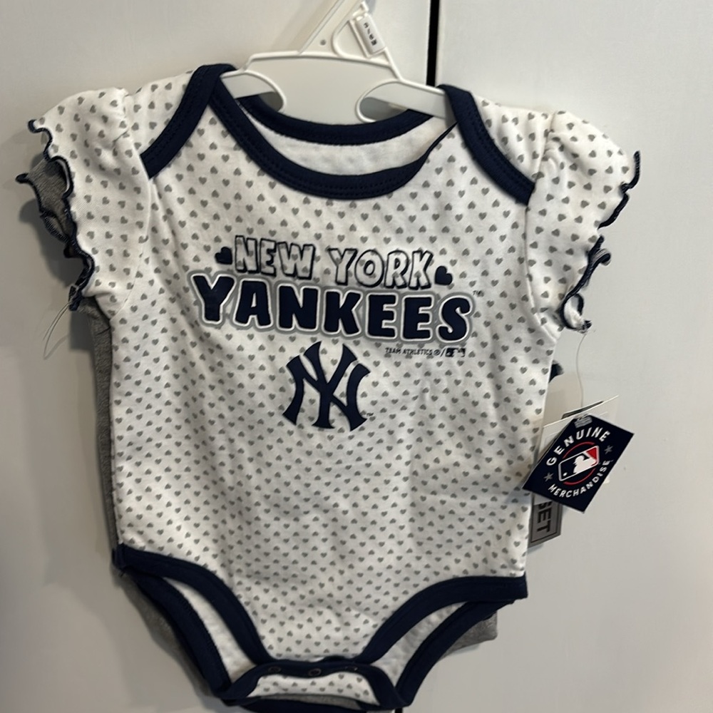 3 Piece New York Yankees Girls Onies NWT - Picture 2 of 5